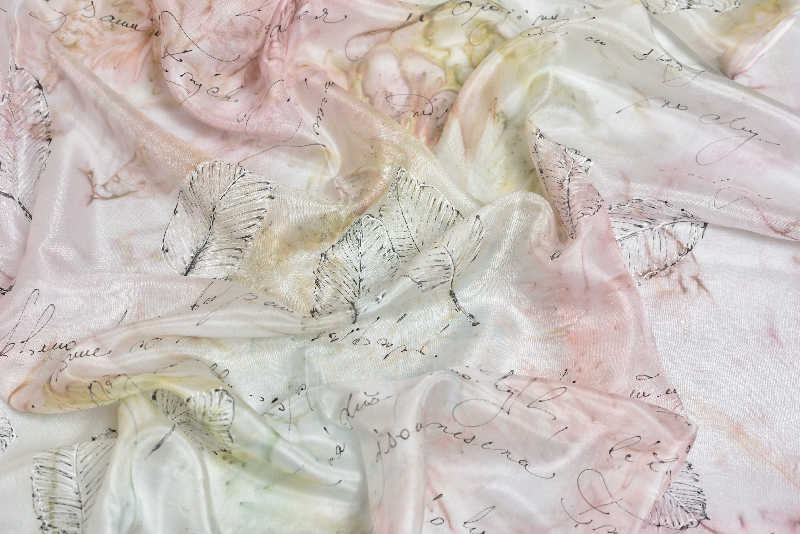 Hedvábný šátek 75 x 75 cm - pírko