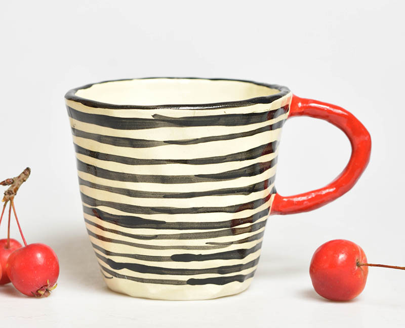 Keramický hrnek bílý pruhovaný - 3dcl