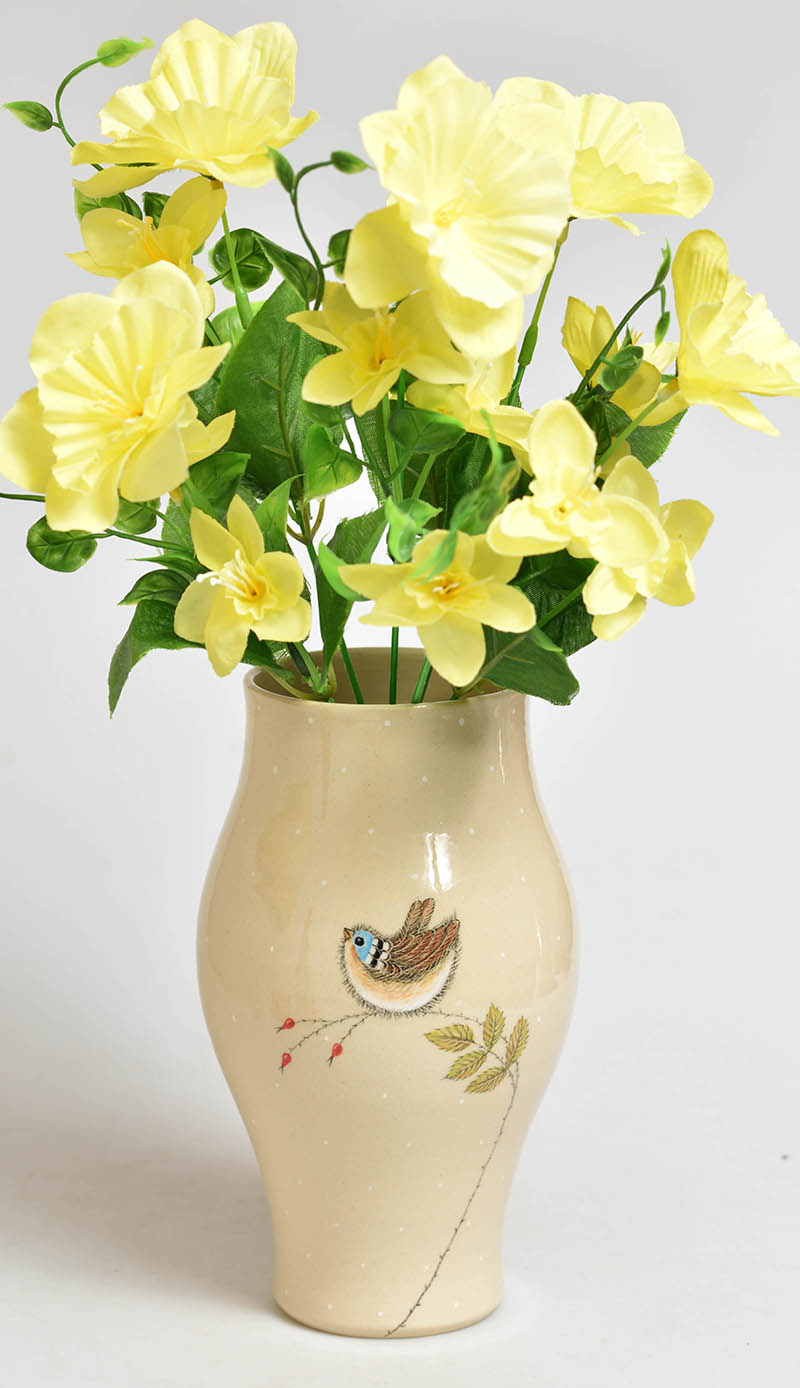 Keramická váza s pěnkavou