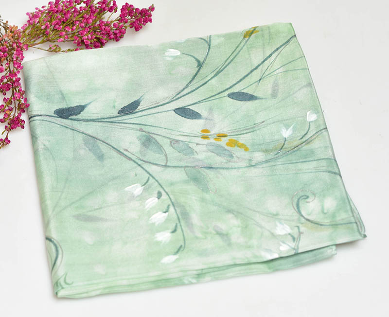Hedvábný šátek 75 x 75 cm - světle zelený