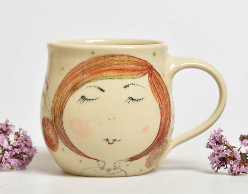 Keramický hrnek dívka s drdůlky - 3dcl