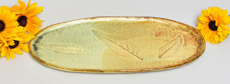 Keramický dekorativní tácek listy