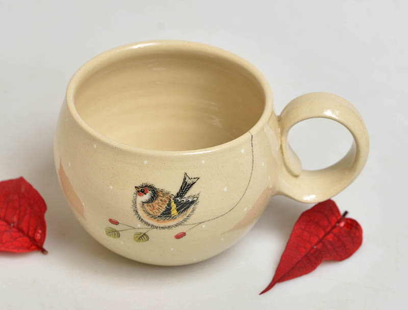 Keramický hrnek s ptáčkem - stehlík obecný - 3dcl