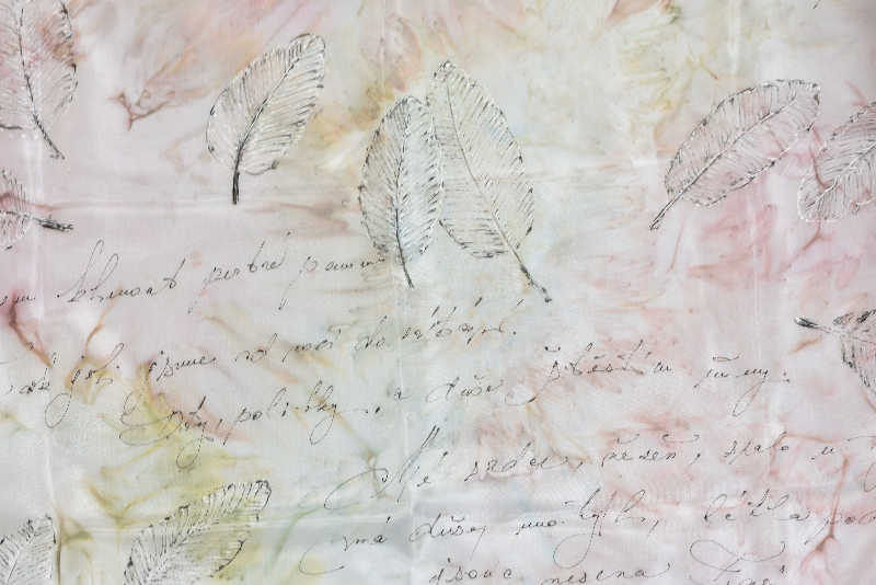 Hedvábný šátek 75 x 75 cm - pírko