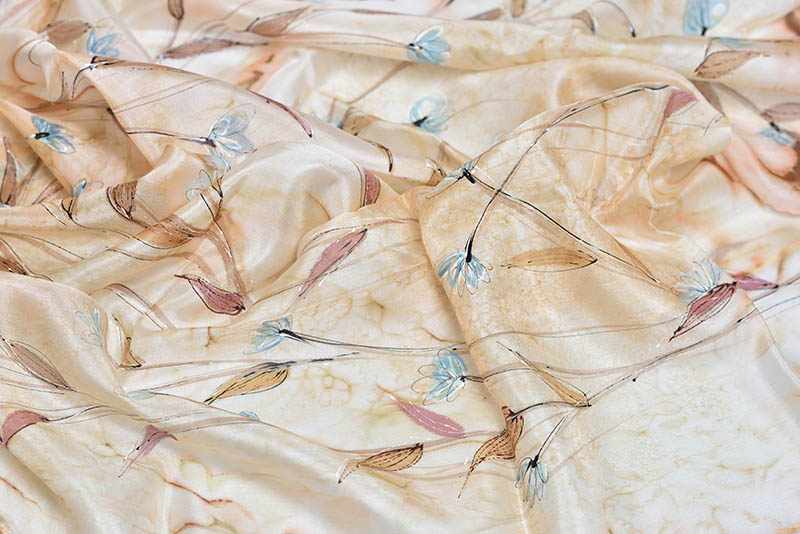 Hedvábná šála 35 x 130 cm - modrý květ