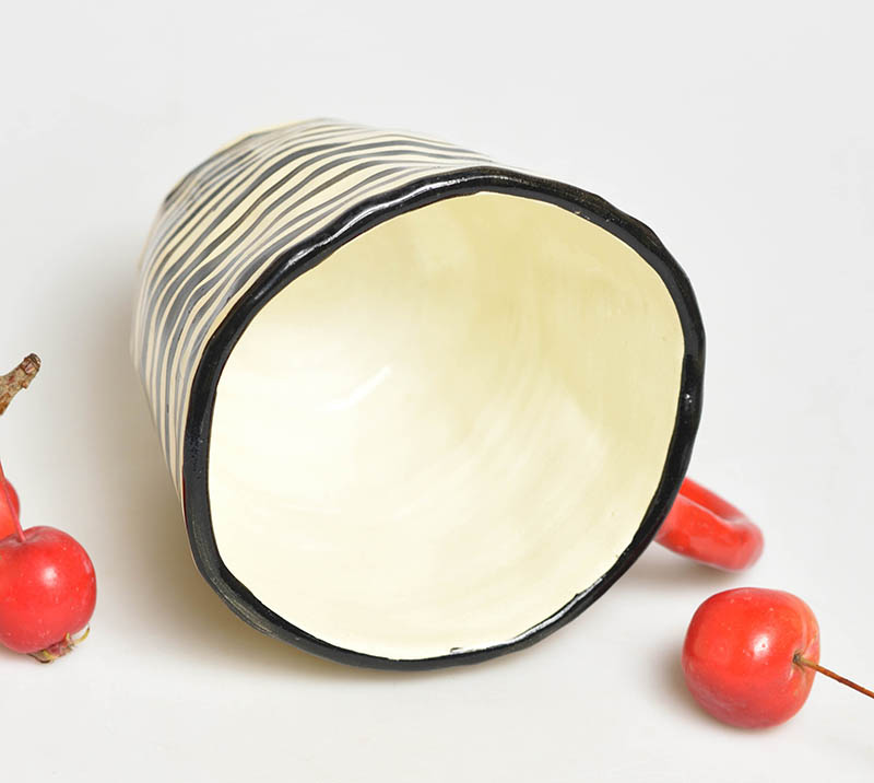 Keramický hrnek bílý pruhovaný - 3dcl