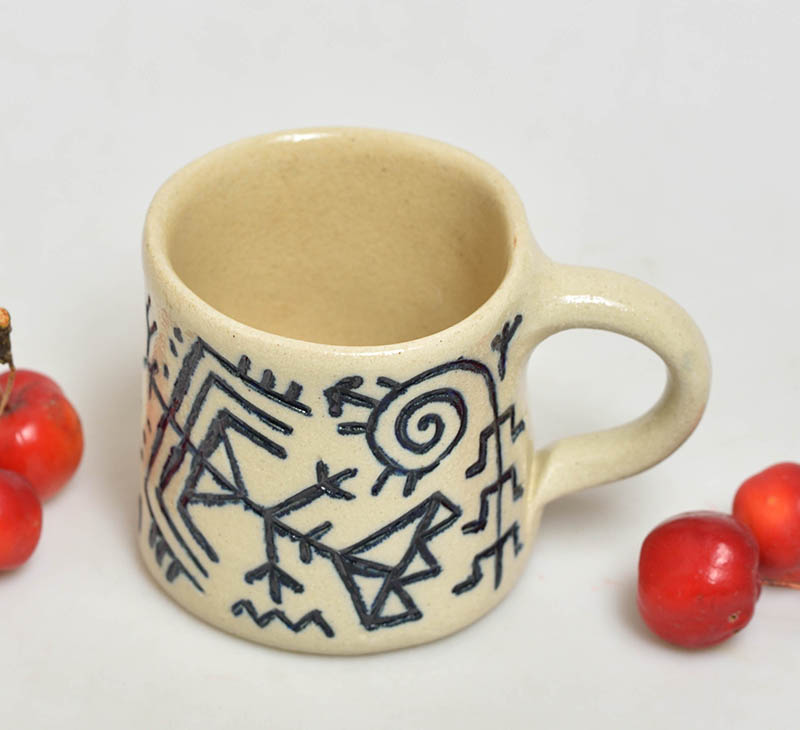 Keramický hrnek s ornamenty - 1,5dcl