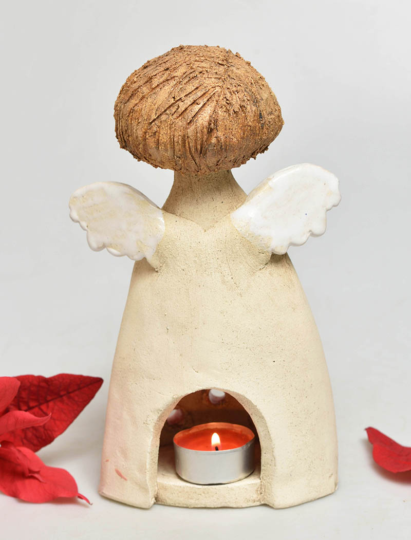 Keramický anděl na svíčku - červené květy