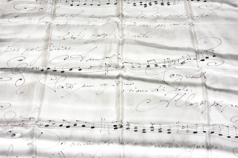 Hedvábný šátek 55 x 55 cm - noty