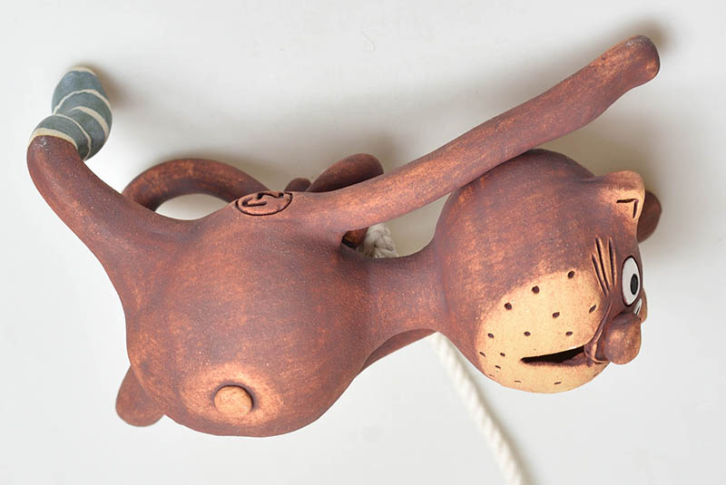 Keramická kočka na zavěšení